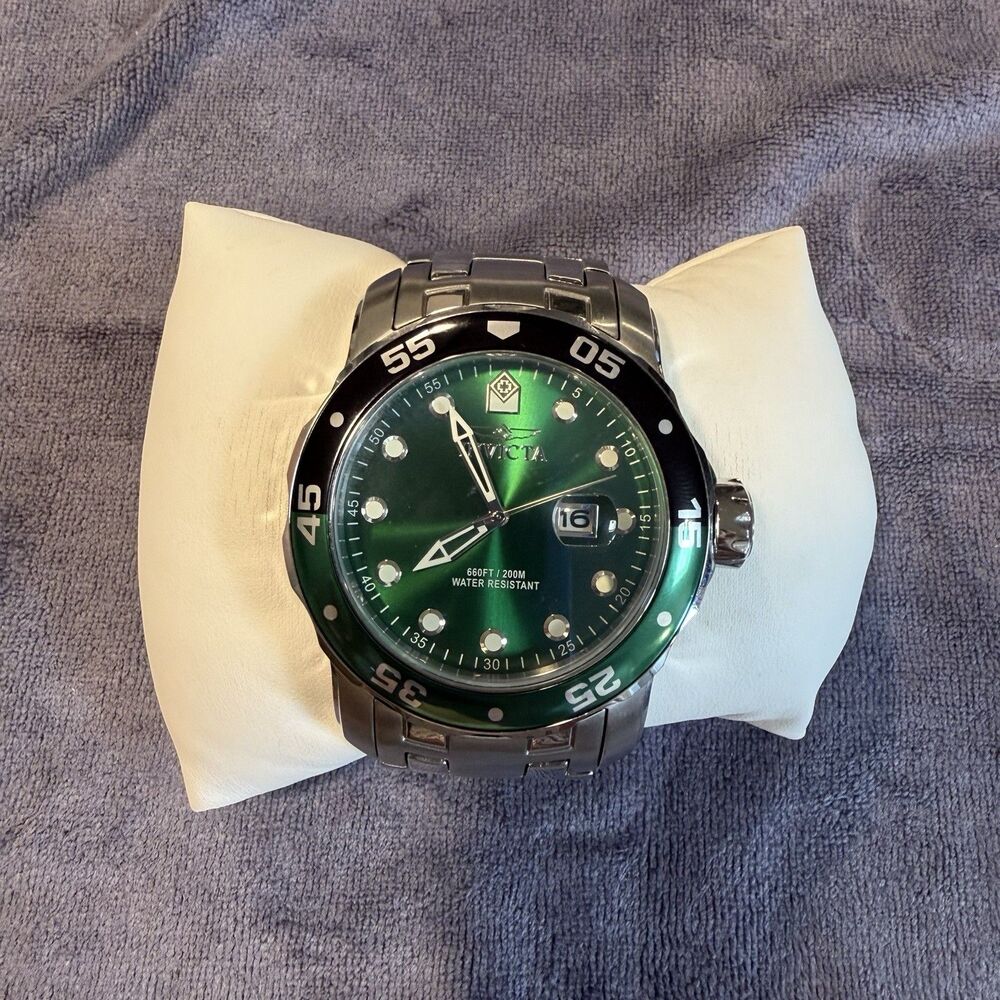 Invicta Men's Pro Diver 39093 Quartz Watch